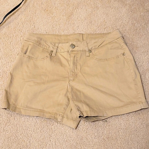E9-FADED GLORY:WOMEN BEIGE SHORTS SIZE 12 - Picture 1 of 3